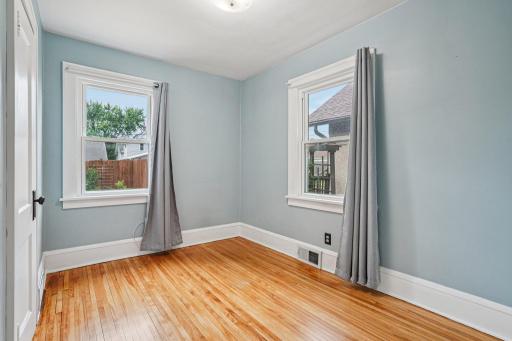 28-web-or-mls-Lafond Ave-2406-028.jpg