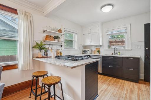 12-web-or-mls-Lafond Ave-2406-012.jpg