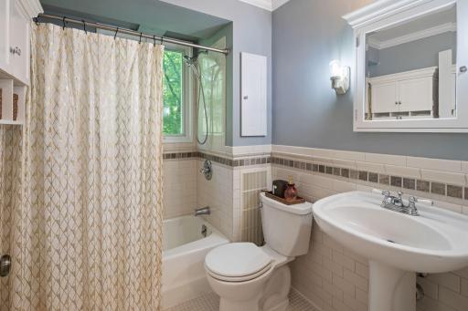 5521 Highland Road, Minnetonka, MN 55345