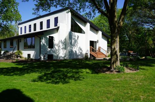 Large side yard that may support an additional, detached garage.