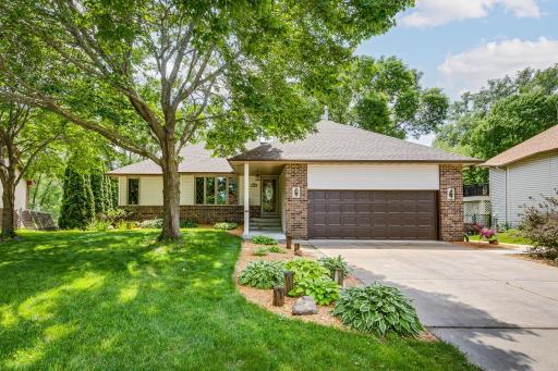 1200 Josephine Road, Roseville, MN 55113