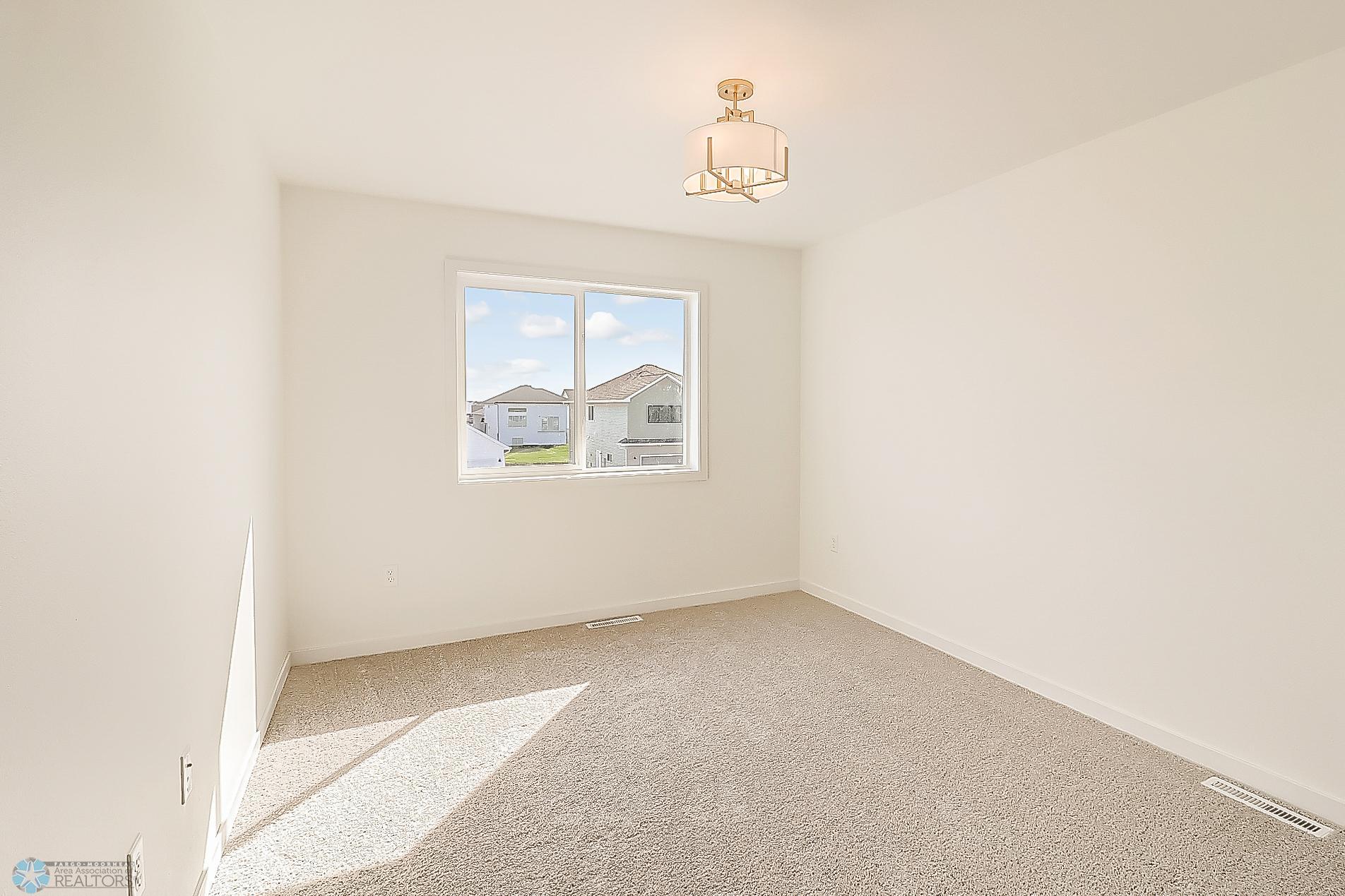 Upstairs Bedroom3_1.jpg
