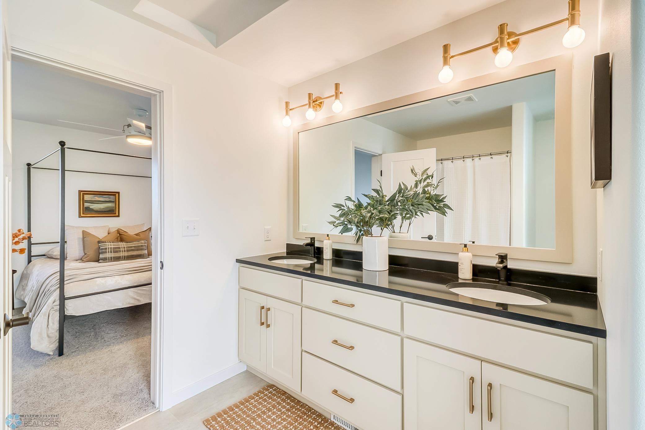 Primary Bathroom1_4.jpg