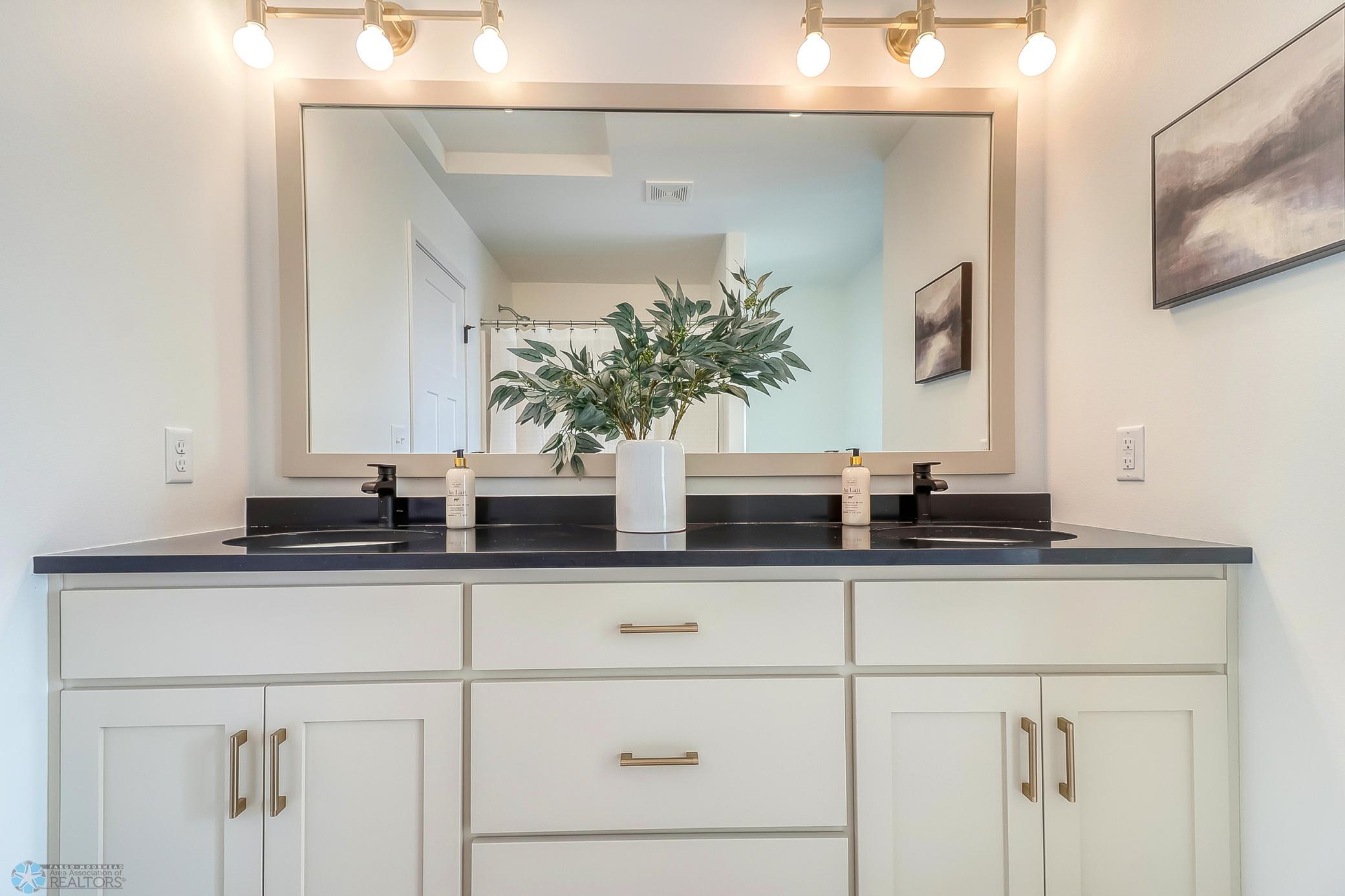 Primary Bathroom1_1.jpg