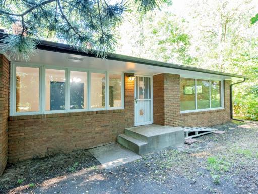 888 Highway 36 W, Saint Paul, MN 55113