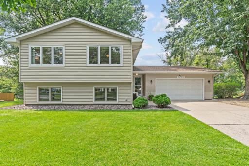 10700 Hummingbird Street NW, Coon Rapids, MN 55433