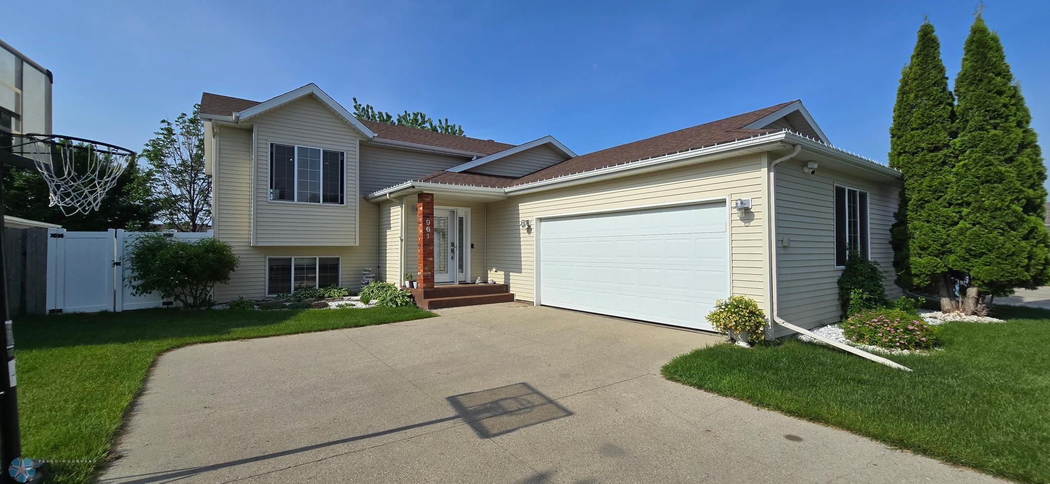 961 39 1/2 Avenue W, West Fargo, ND 58078