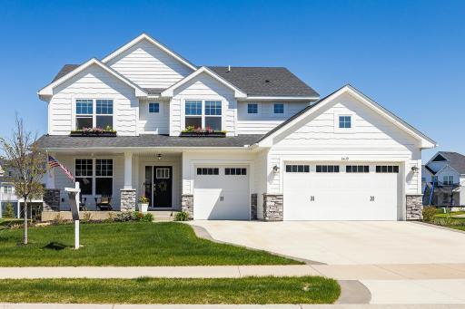 Welcome to 6439 Alvina Court in the Eagan school district!