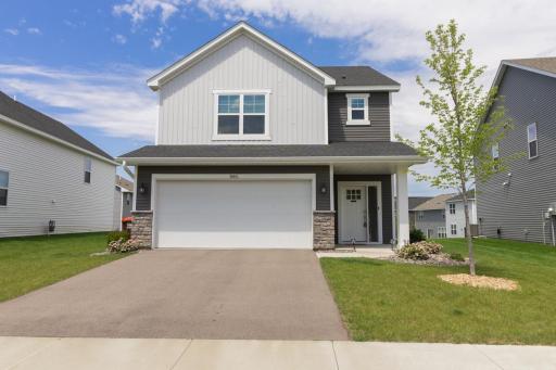7486 Upper 38th Street N, Oakdale, MN 55128