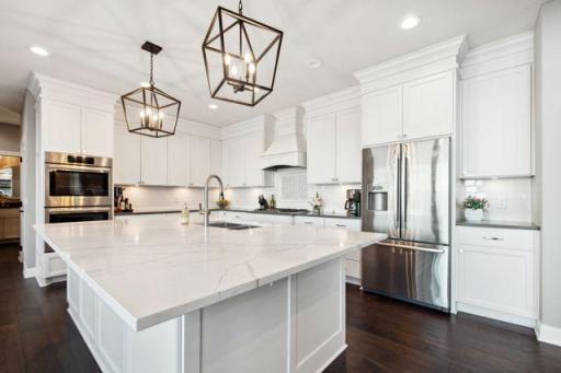 Wouldn't you just love to cook in this fabulous kitchen!