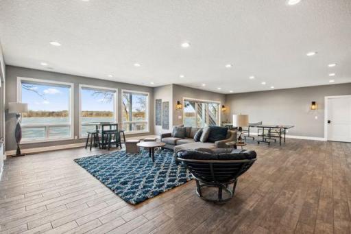 Perfect entertainment space with those stunning lake views!