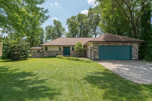 900 Lakeview Road, Lake Crystal, MN 56055