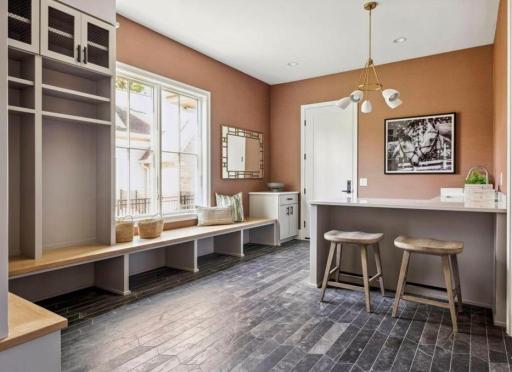 1038 Lake Street E, Wayzata, MN 55391