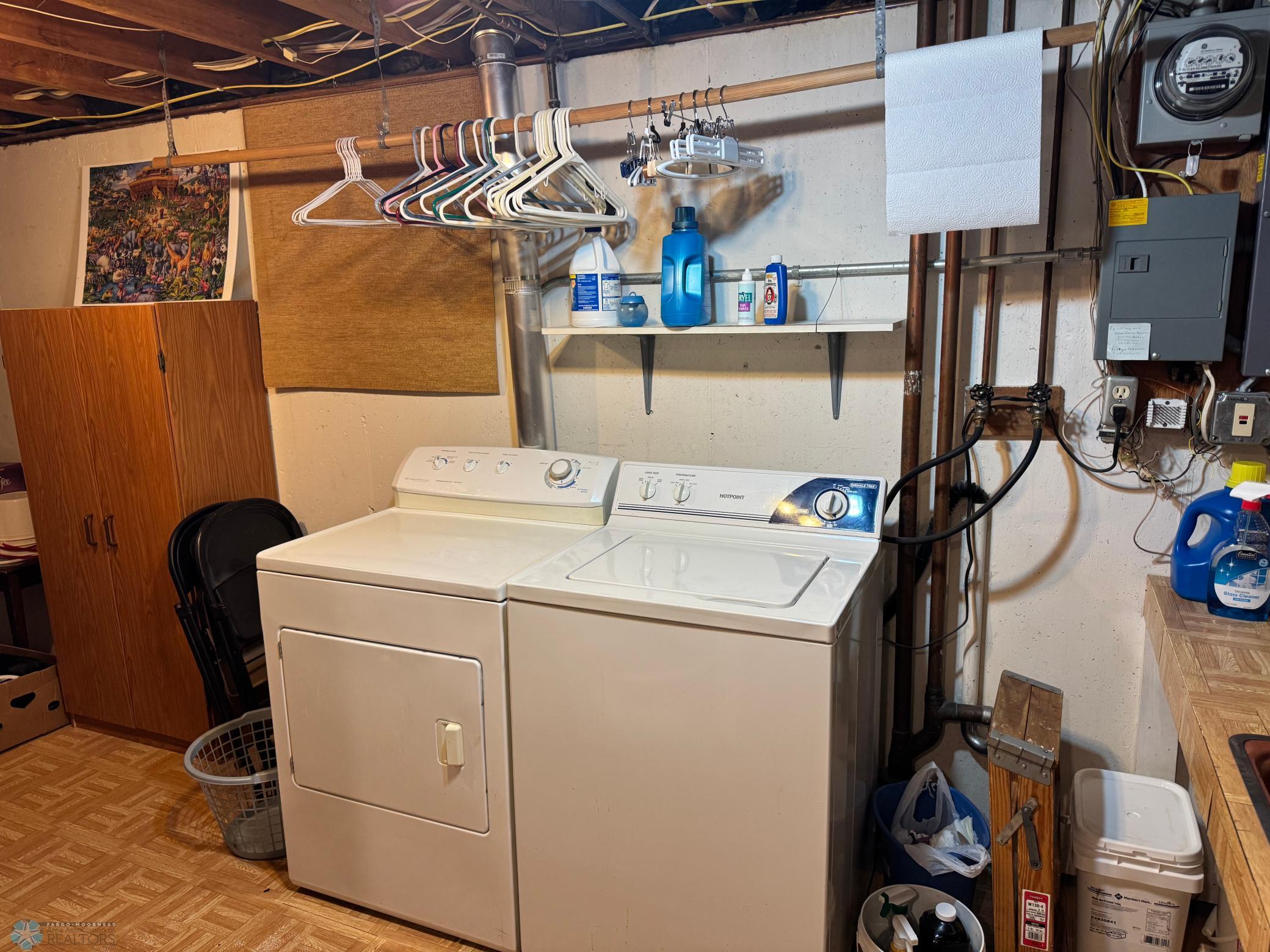 Washer/Dryer included