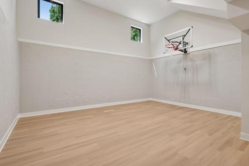 6133 Chowen Avenue S, Edina, MN 55410