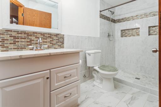 307 E Hayden Lake Rd Champlin-print-055-013-Bathroom-4200x2801-300dpi.jpg