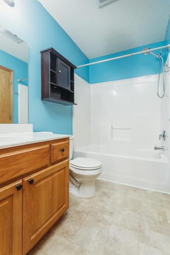 307 E Hayden Lake Rd Champlin-print-047-023-Bathroom-2800x4200-300dpi.jpg