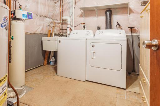 307 E Hayden Lake Rd Champlin-print-064-010-Laundry-4200x2800-300dpi.jpg