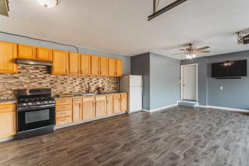 307 E Hayden Lake Rd Champlin-print-067-033-Garaga-4200x2800-300dpi.jpg