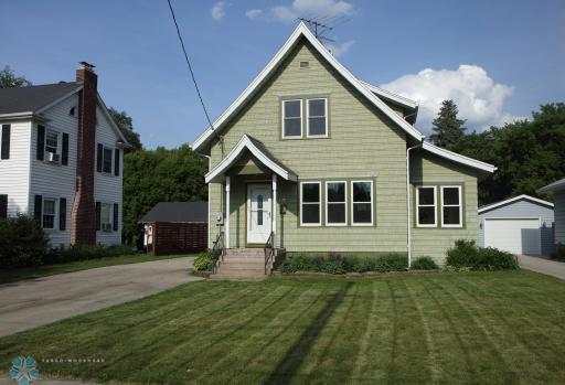 520 10th Street N, Moorhead, MN 56560