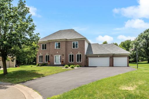 2227 Stone Creek Lane E, Chanhassen, MN 55317
