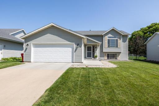 4 bedroom 2 bath home for sale 4521 57th St NW Rochester MN 55901