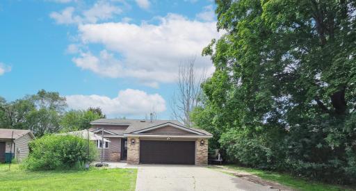5225 Xenia Avenue N, Minneapolis, MN 55429