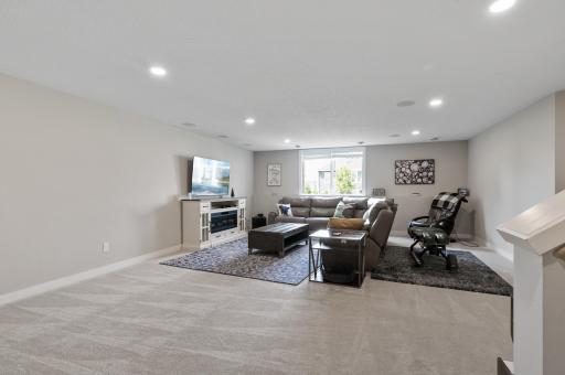 15560 110th Avenue N, Maple Grove, MN 55369