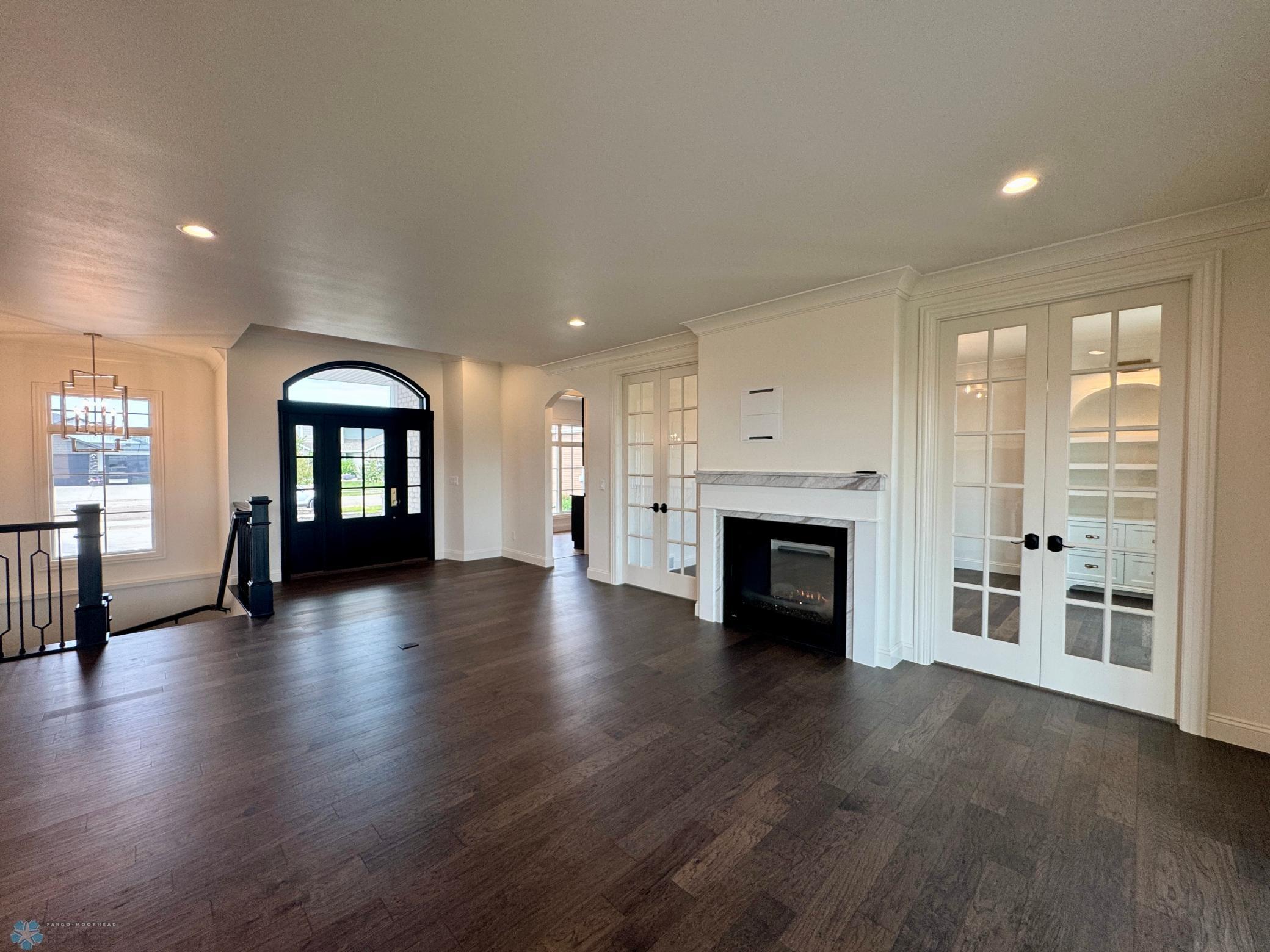 Living Room/Sunroom