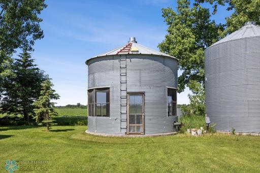5311 161st Avenue SE, Kindred, ND 58051