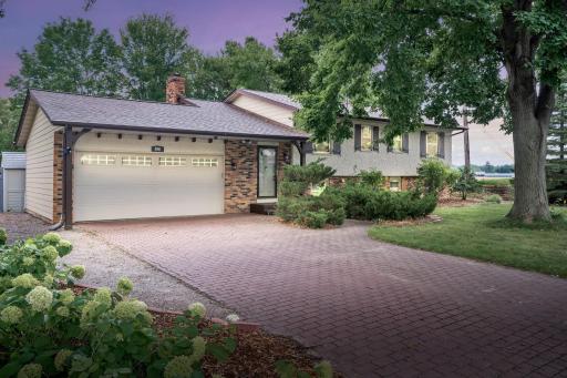 8900 29th Avenue N, Minneapolis, MN 55427