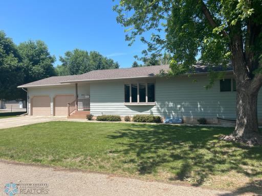 401 8th Avenue E, Lisbon, ND 58054
