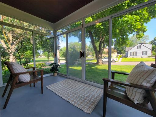 4240 Lake Road Avenue, Minneapolis, MN 55422