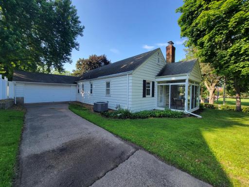 4240 Lake Road Avenue, Minneapolis, MN 55422