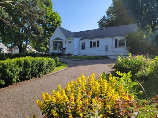 4240 Lake Road Avenue, Minneapolis, MN 55422
