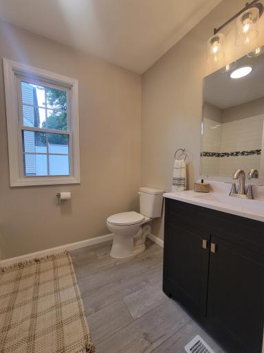 4240 Lake Road Avenue, Minneapolis, MN 55422