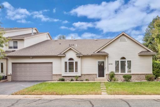 1276 Crystal Place E, Chaska, MN 55318