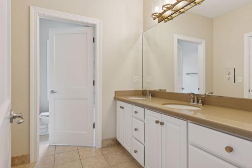 2 Red Forest Lane, North Oaks, MN 55127