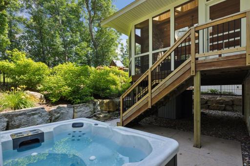 2 Red Forest Lane, North Oaks, MN 55127