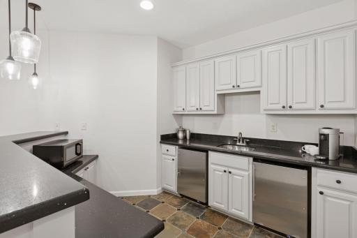 2 Red Forest Lane, North Oaks, MN 55127