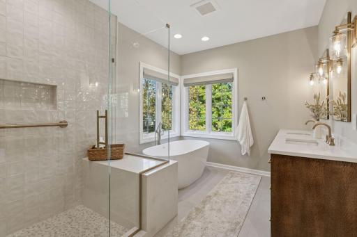 2 Red Forest Lane, North Oaks, MN 55127