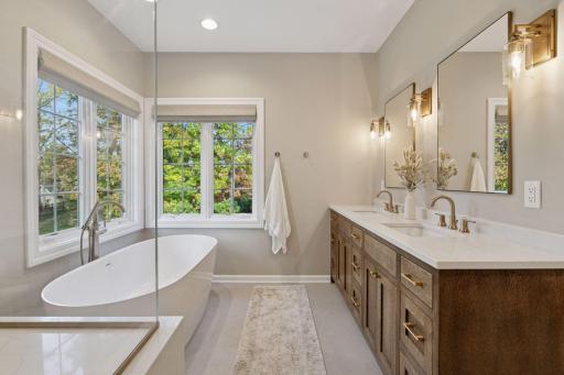 2 Red Forest Lane, North Oaks, MN 55127