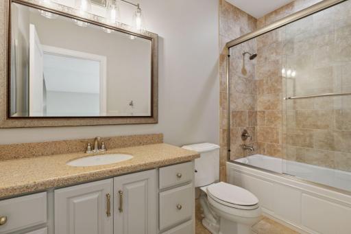 2 Red Forest Lane, North Oaks, MN 55127