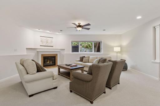 2 Red Forest Lane, North Oaks, MN 55127