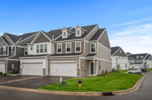 2570 Paddock Path, Shakopee, MN 55379