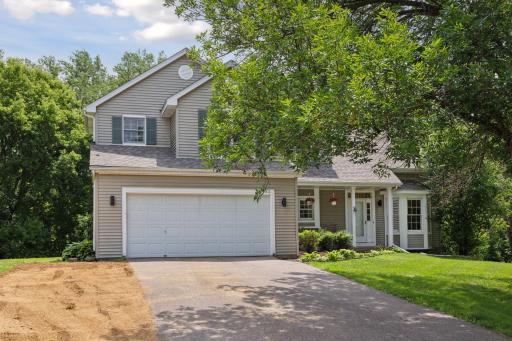 Welcome home to 6451 Devonshire, located in the city of Chanhassen just outside of Excelsior and serviced by Minnetonka Schools.
