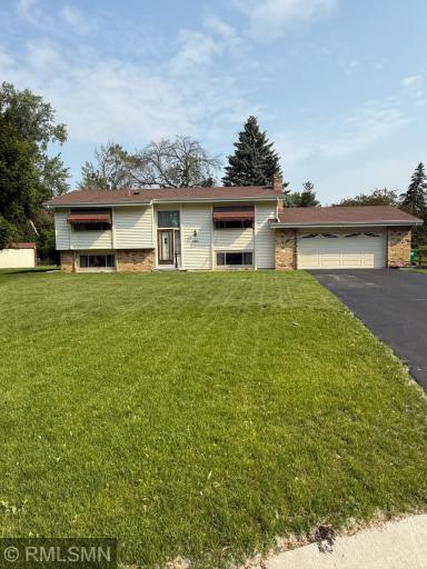 6811 Cottonwood Lane N, Maple Grove, MN 55369