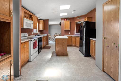 8070 151st Avenue SE, Wyndmere, ND 58081