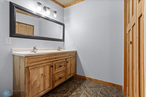8070 151st Avenue SE, Wyndmere, ND 58081
