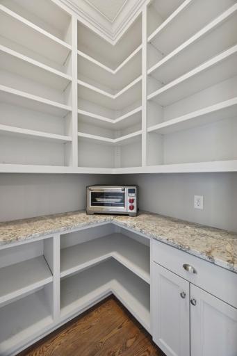 2890 Ella Lane, Minnetonka, MN 55305